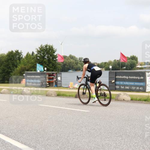 21.06.2025 - 27. Vierlanden-Triathlon H.Heesch http://msf.ph/oto/8008361 15.06.2025 12:15:41 Radfahren 1400 meine-sportfotos.de
