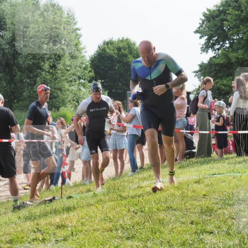 15.06.2025 - 27. Vierlanden-Triathlon KatJ http://msf.ph/oto/8008365 15.06.2025 10:06:48 Schwimmen 367, 386, 388, 396, 423, 440, 441, 457 meine-sportfotos.de