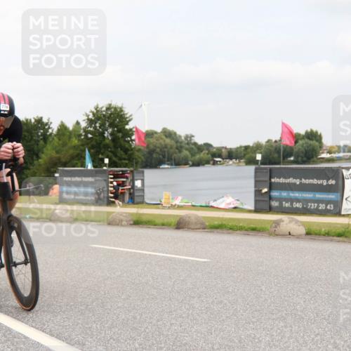 21.06.2025 - 27. Vierlanden-Triathlon H.Heesch http://msf.ph/oto/8008379 15.06.2025 12:15:57 Radfahren 778 meine-sportfotos.de