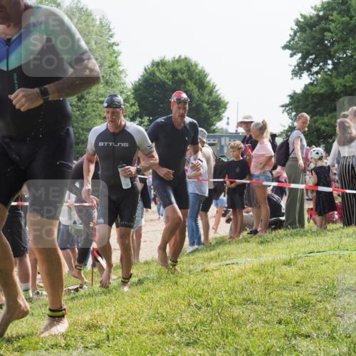 15.06.2025 - 27. Vierlanden-Triathlon KatJ http://msf.ph/oto/8008387 15.06.2025 10:06:49 Schwimmen 367, 386, 388, 396, 423, 441, 457 meine-sportfotos.de