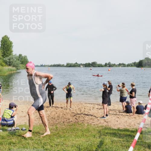 21.06.2025 - 27. Vierlanden-Triathlon MichiJ http://msf.ph/oto/8008399 15.06.2026 10:08:39 Schwimmen 380, 387, 437, 454, 469 meine-sportfotos.de