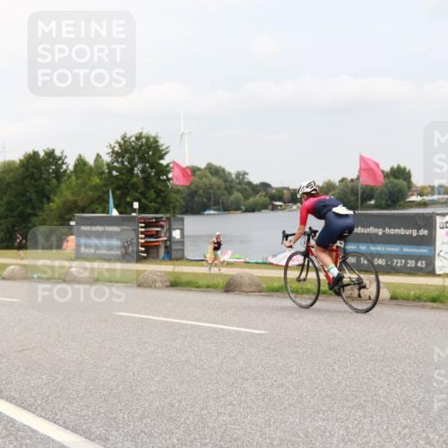 21.06.2025 - 27. Vierlanden-Triathlon H.Heesch http://msf.ph/oto/8008408 15.06.2025 12:16:30 Radfahren 895 meine-sportfotos.de