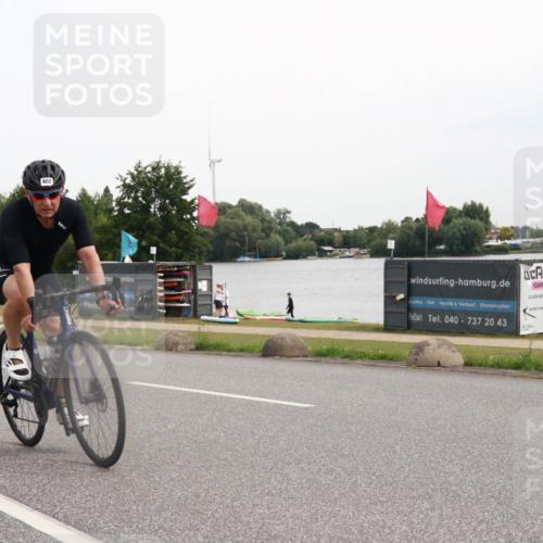 15.06.2025 - 27. Vierlanden-Triathlon H.Heesch http://msf.ph/oto/8008415 15.06.2025 10:47:48 Radfahren 396, 402 meine-sportfotos.de