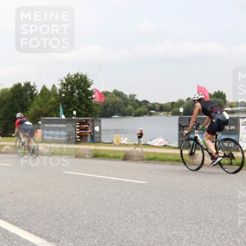 21.06.2025 - 27. Vierlanden-Triathlon H.Heesch http://msf.ph/oto/8008422 15.06.2025 12:16:30 Radfahren 895 meine-sportfotos.de