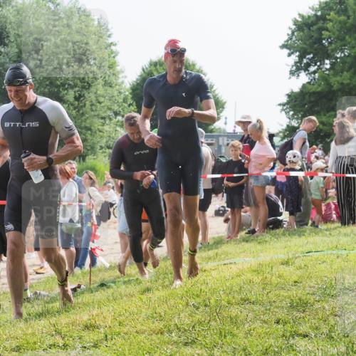 15.06.2025 - 27. Vierlanden-Triathlon KatJ http://msf.ph/oto/8008433 15.06.2025 10:06:50 Schwimmen 367, 386, 388, 396, 423, 441, 457 meine-sportfotos.de