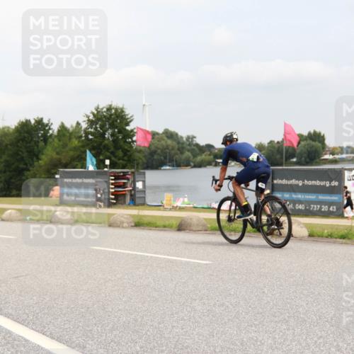 21.06.2025 - 27. Vierlanden-Triathlon H.Heesch http://msf.ph/oto/8008440 15.06.2025 12:16:42 Radfahren 838 meine-sportfotos.de