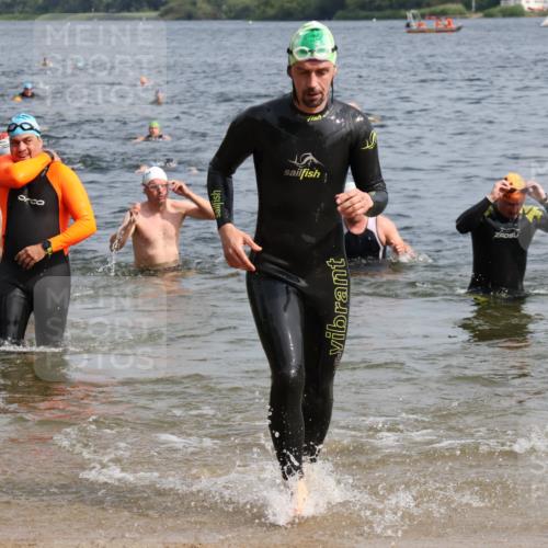 15.06.2025 - 27. Vierlanden-Triathlon Lena Gebhardt http://msf.ph/oto/8008454 15.06.2025 10:06:00 Schwimmen 362, 369, 372, 410, 435, 448, 458 meine-sportfotos.de