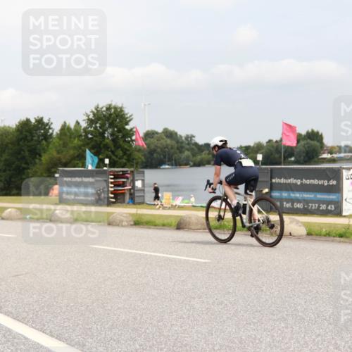 21.06.2025 - 27. Vierlanden-Triathlon H.Heesch http://msf.ph/oto/8008520 15.06.2025 12:17:03 Radfahren 667, 691, 817 meine-sportfotos.de