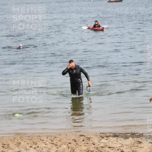 21.06.2025 - 27. Vierlanden-Triathlon MichiJ http://msf.ph/oto/8008528 15.06.2026 10:09:21 Schwimmen  meine-sportfotos.de