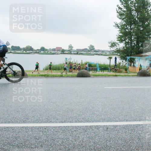 21.06.2025 - 27. Vierlanden-Triathlon H.Heesch http://msf.ph/oto/8008552 15.06.2025 13:27:40 Radfahren 1239, 1258, 1291 meine-sportfotos.de