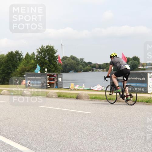 21.06.2025 - 27. Vierlanden-Triathlon H.Heesch http://msf.ph/oto/8008556 15.06.2025 12:17:07 Radfahren 691, 923 meine-sportfotos.de