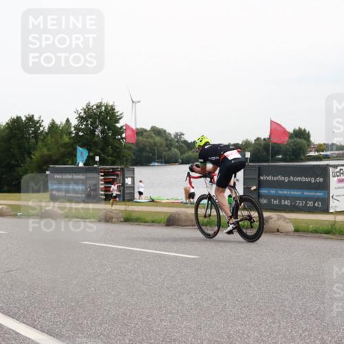 15.06.2025 - 27. Vierlanden-Triathlon H.Heesch http://msf.ph/oto/8008597 15.06.2025 10:48:52 Radfahren 236 meine-sportfotos.de