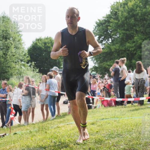15.06.2025 - 27. Vierlanden-Triathlon KatJ http://msf.ph/oto/8008600 15.06.2025 10:06:56 Schwimmen 131, 367, 386, 388, 396, 423, 429, 441, 457, 467 meine-sportfotos.de
