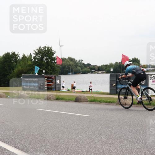 15.06.2025 - 27. Vierlanden-Triathlon H.Heesch http://msf.ph/oto/8008602 15.06.2025 10:48:53 Radfahren 236 meine-sportfotos.de
