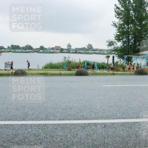 21.06.2025 - 27. Vierlanden-Triathlon H.Heesch http://msf.ph/oto/8008605 15.06.2025 13:27:42 Radfahren 1239, 1258, 1291, 1298 meine-sportfotos.de