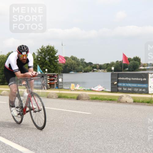 21.06.2025 - 27. Vierlanden-Triathlon H.Heesch http://msf.ph/oto/8008615 15.06.2025 12:17:34 Radfahren 723, 859, 866 meine-sportfotos.de