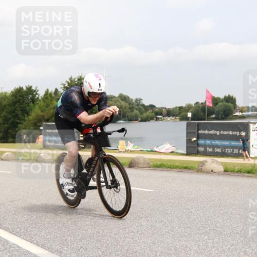 21.06.2025 - 27. Vierlanden-Triathlon H.Heesch http://msf.ph/oto/8008627 15.06.2025 12:17:37 Radfahren 723, 853, 859 meine-sportfotos.de