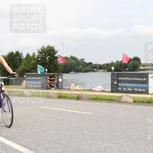 21.06.2025 - 27. Vierlanden-Triathlon H.Heesch http://msf.ph/oto/8008652 15.06.2025 12:18:36 Radfahren 781, 892 meine-sportfotos.de