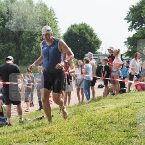 15.06.2025 - 27. Vierlanden-Triathlon KatJ http://msf.ph/oto/8008659 15.06.2025 10:07:01 Schwimmen 131, 388, 396, 429, 467 meine-sportfotos.de