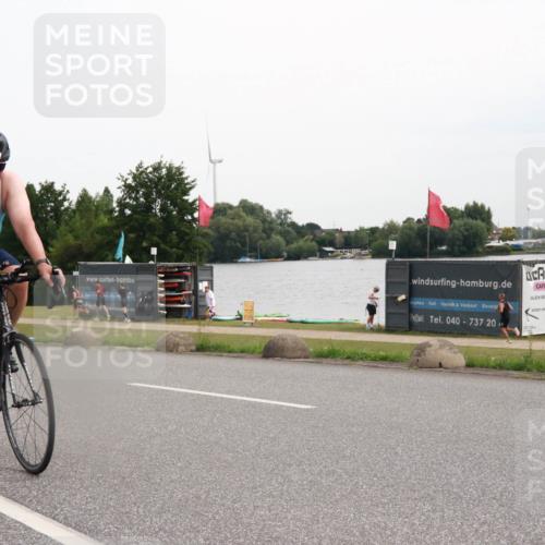 15.06.2025 - 27. Vierlanden-Triathlon H.Heesch http://msf.ph/oto/8008672 15.06.2025 10:49:16 Radfahren 29, 115, 447 meine-sportfotos.de