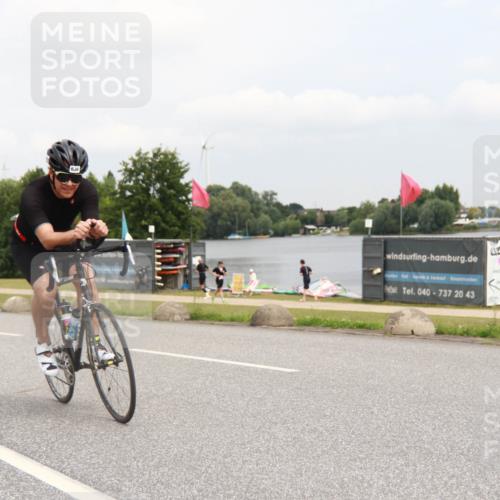21.06.2025 - 27. Vierlanden-Triathlon H.Heesch http://msf.ph/oto/8008674 15.06.2025 12:19:04 Radfahren 636, 694, 806 meine-sportfotos.de