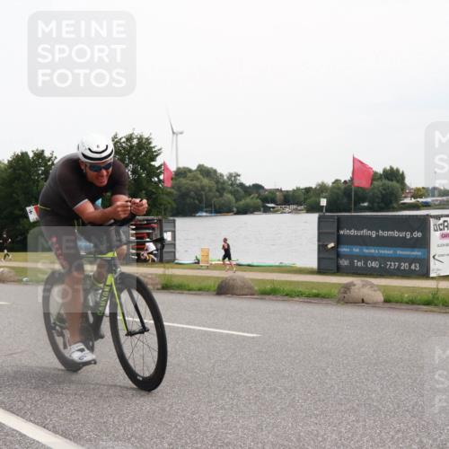 15.06.2025 - 27. Vierlanden-Triathlon H.Heesch http://msf.ph/oto/8008682 15.06.2025 10:49:19 Radfahren 6, 29, 447 meine-sportfotos.de
