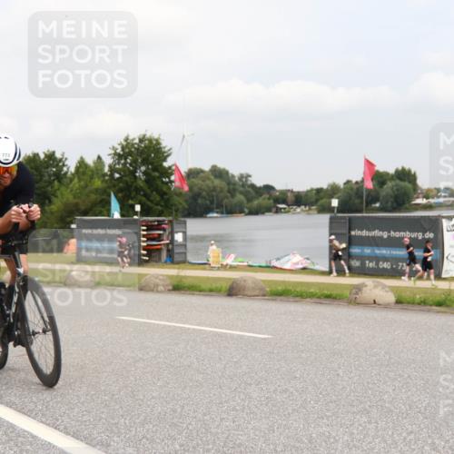 21.06.2025 - 27. Vierlanden-Triathlon H.Heesch http://msf.ph/oto/8008685 15.06.2025 12:19:08 Radfahren 636, 694, 773 meine-sportfotos.de