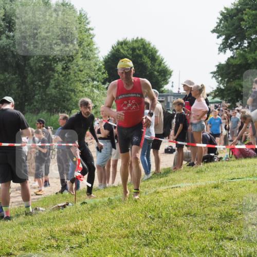 15.06.2025 - 27. Vierlanden-Triathlon KatJ http://msf.ph/oto/8008712 15.06.2025 10:07:02 Schwimmen 131, 376, 396, 429, 467 meine-sportfotos.de