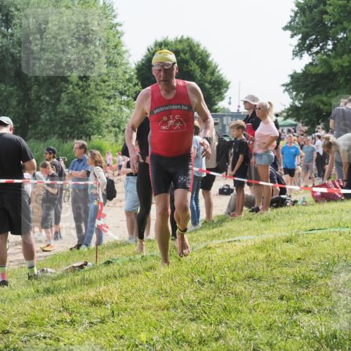 15.06.2025 - 27. Vierlanden-Triathlon KatJ http://msf.ph/oto/8008726 15.06.2025 10:07:03 Schwimmen 131, 376, 396, 429, 467 meine-sportfotos.de