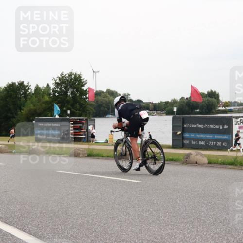 15.06.2025 - 27. Vierlanden-Triathlon H.Heesch http://msf.ph/oto/8008736 15.06.2025 10:49:50 Radfahren 232, 367, 613 meine-sportfotos.de