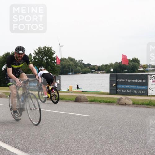 15.06.2025 - 27. Vierlanden-Triathlon H.Heesch http://msf.ph/oto/8008749 15.06.2025 10:49:57 Radfahren 232, 394, 423 meine-sportfotos.de