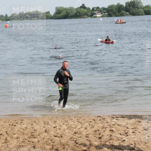 21.06.2025 - 27. Vierlanden-Triathlon MichiJ http://msf.ph/oto/8008760 15.06.2026 10:09:26 Schwimmen  meine-sportfotos.de
