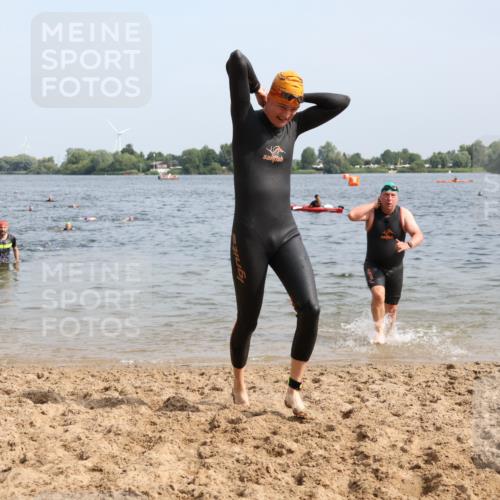 15.06.2025 - 27. Vierlanden-Triathlon Lena Gebhardt http://msf.ph/oto/8008761 15.06.2025 10:06:14 Schwimmen 362, 369, 370, 381, 418, 447, 448, 455 meine-sportfotos.de