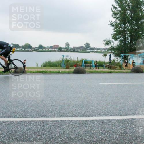 21.06.2025 - 27. Vierlanden-Triathlon H.Heesch http://msf.ph/oto/8008790 15.06.2025 13:28:00 Radfahren 1115, 1232, 1244, 1246, 1251, 1270, 1275, 1295 meine-sportfotos.de