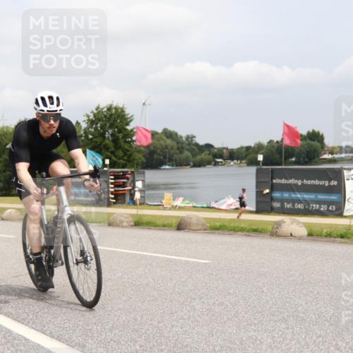 21.06.2025 - 27. Vierlanden-Triathlon H.Heesch http://msf.ph/oto/8008793 15.06.2025 12:19:39 Radfahren 637, 646, 647, 855, 953 meine-sportfotos.de