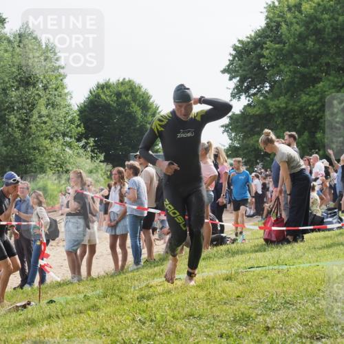 15.06.2025 - 27. Vierlanden-Triathlon KatJ http://msf.ph/oto/8008839 15.06.2025 10:07:09 Schwimmen 131, 376, 429, 462, 467 meine-sportfotos.de