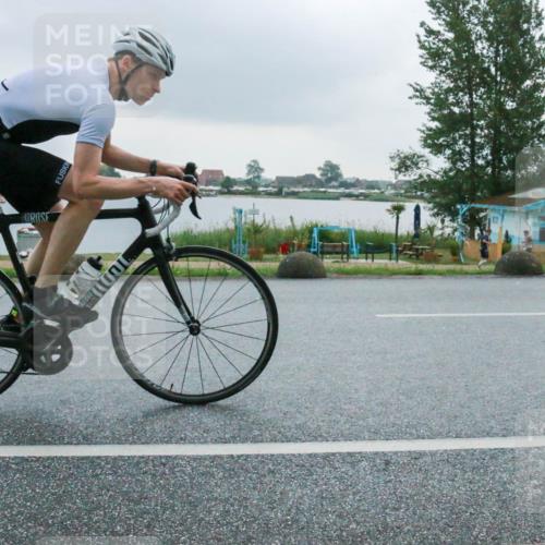 21.06.2025 - 27. Vierlanden-Triathlon H.Heesch http://msf.ph/oto/8008848 15.06.2025 13:28:10 Radfahren 1136, 1263, 1294 meine-sportfotos.de