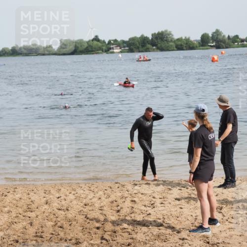21.06.2025 - 27. Vierlanden-Triathlon MichiJ http://msf.ph/oto/8008855 15.06.2026 10:09:29 Schwimmen 421 meine-sportfotos.de