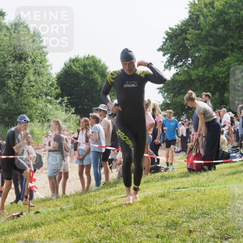 15.06.2025 - 27. Vierlanden-Triathlon KatJ http://msf.ph/oto/8008858 15.06.2025 10:07:09 Schwimmen 131, 376, 429, 462, 467 meine-sportfotos.de