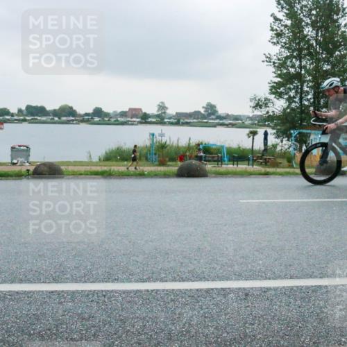 21.06.2025 - 27. Vierlanden-Triathlon H.Heesch http://msf.ph/oto/8008862 15.06.2025 13:28:14 Radfahren 1136, 1259, 1263, 1271 meine-sportfotos.de