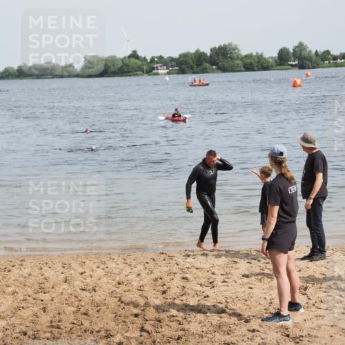 21.06.2025 - 27. Vierlanden-Triathlon MichiJ http://msf.ph/oto/8008868 15.06.2026 10:09:29 Schwimmen 421 meine-sportfotos.de