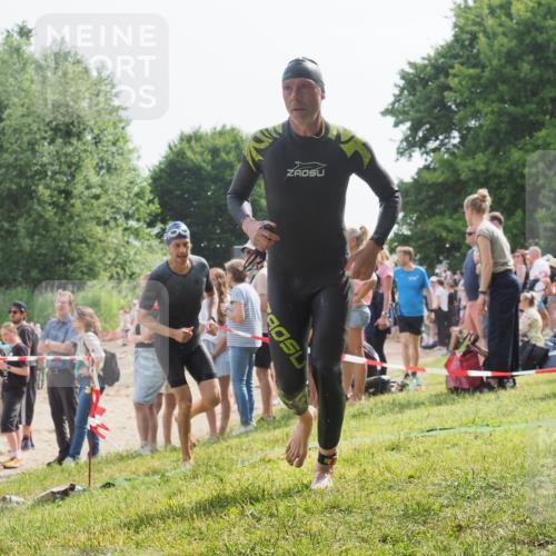 15.06.2025 - 27. Vierlanden-Triathlon KatJ http://msf.ph/oto/8008887 15.06.2025 10:07:10 Schwimmen 131, 376, 429, 462 meine-sportfotos.de