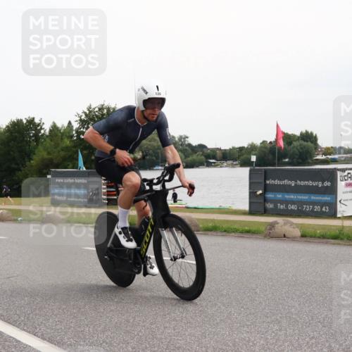15.06.2025 - 27. Vierlanden-Triathlon H.Heesch http://msf.ph/oto/8008892 15.06.2025 10:51:03 Radfahren 80, 120, 171, 403, 448 meine-sportfotos.de