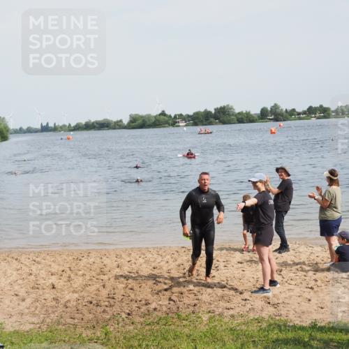 21.06.2025 - 27. Vierlanden-Triathlon MichiJ http://msf.ph/oto/8008895 15.06.2026 10:09:33 Schwimmen 421 meine-sportfotos.de