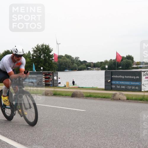 15.06.2025 - 27. Vierlanden-Triathlon H.Heesch http://msf.ph/oto/8008899 15.06.2025 10:51:03 Radfahren 80, 120, 171, 403, 448 meine-sportfotos.de