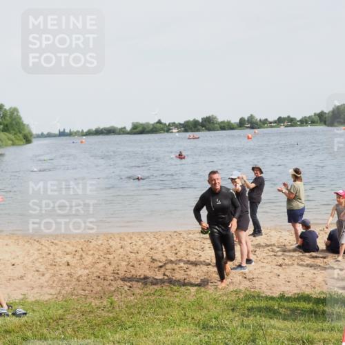 21.06.2025 - 27. Vierlanden-Triathlon MichiJ http://msf.ph/oto/8008926 15.06.2026 10:09:35 Schwimmen 421 meine-sportfotos.de