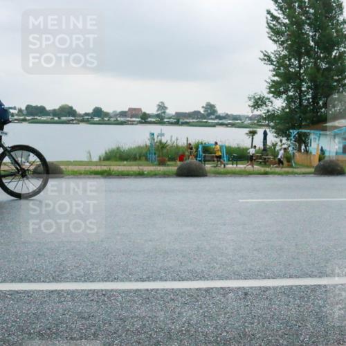 21.06.2025 - 27. Vierlanden-Triathlon H.Heesch http://msf.ph/oto/8008962 15.06.2025 13:28:44 Radfahren 893, 1316 meine-sportfotos.de