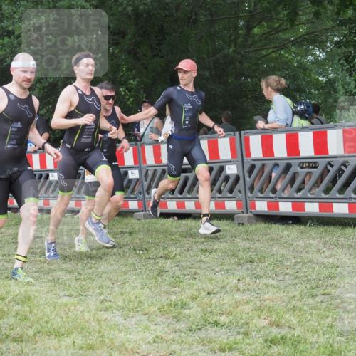 21.06.2025 - 27. Vierlanden-Triathlon KatJ http://msf.ph/oto/8008967 15.06.2025 13:02:29 Ziel 137, 1029, 1030, 1031, 1033 meine-sportfotos.de