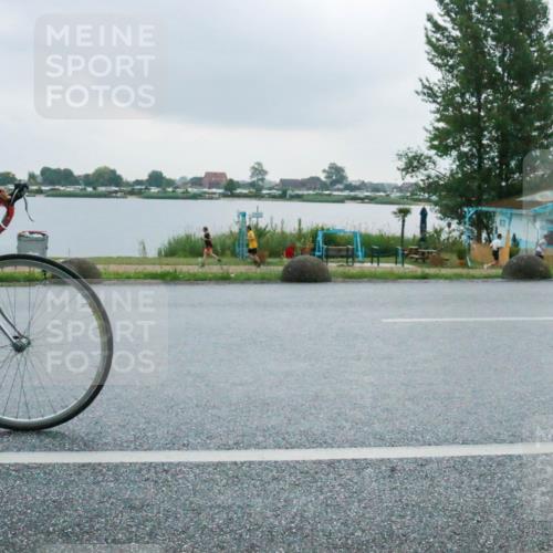 21.06.2025 - 27. Vierlanden-Triathlon H.Heesch http://msf.ph/oto/8008978 15.06.2025 13:28:45 Radfahren 893, 1316 meine-sportfotos.de