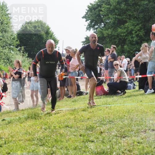 15.06.2025 - 27. Vierlanden-Triathlon KatJ http://msf.ph/oto/8008982 15.06.2025 10:07:19 Schwimmen 383, 431, 459, 462 meine-sportfotos.de